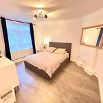 Modern Apartment In Fulham