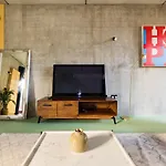 The Victoria Park Sanctuary - Stunning 2Bdr Flat