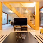 The Victoria Park Sanctuary - Stunning 2Bdr Flat