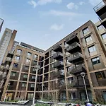 71 Bondway, Parry St, London Sw81Sf