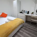 Mile End- Prime Location