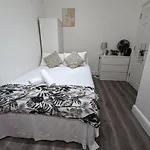 Mile End- Prime Location