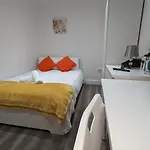Mile End- Prime Location