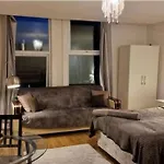 Private Spacious Studio Ealing 2 Mins From Tube