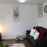 Cosy London holiday Home (Near O2 arena)