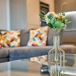 2 Bedroom Luxury Apartment With Balcony