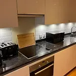 Modern 2 Bed - Olympic Park Stratford