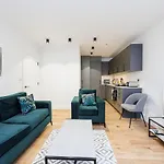 Luxury Spacious 2 Bed Apartment, London - Sk