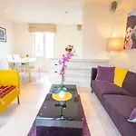 Notting Hill 2-Bedroom Maisonette With Terrace Close To Portobello Rd