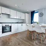 Greenwich Flat: O2, Cutty Sark, Maritime Museum, Thames Path