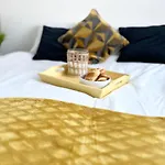3 Cosy Homes Walking Distance To Mall With Parking Available To Book Separately 3 Bed House Or 1 Bed Apartment Or Studio