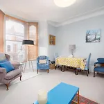 Charming Flat In Leafy West London By Underthedoormat