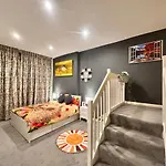 Marylebone 5-Bedroom, 4 Baths Private Family Villa