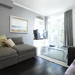 Walk To Notting Hill /Paddington 1 B/R With Patio