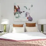 Newly Renovated Large 4/5 Bedroom Victorian Terrace House With Garden.