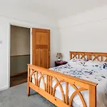 Lovely Three Bedroomed House, Parking 2 Cars