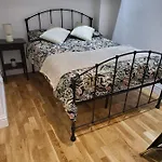 Fancy Basement Flat A