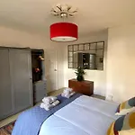 Spacious 2 Bedroom Apartment In Maida Vale