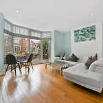 Hampstead Opulence Apartment - Luxurious Split Level Property