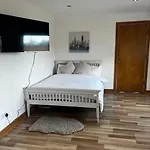 Quirky Studio Flat Selfcontained