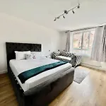 Lovely 2Br Suite In Bow, E3