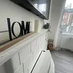 Bright 2 Bedroom Flat On Tower Bridge