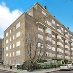 Two Bedroom Flat In Kensington