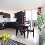 2-Bed 2-Bath Flat Around The Corner From Portobello Market