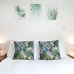 2-Bed 2-Bath Flat Around The Corner From Portobello Market