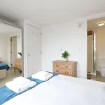 2-Bed 2-Bath Flat Around The Corner From Portobello Market