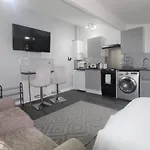 Studio 2 Min Walk To Upton Park Station