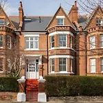 The Anson Hotel - Conveniently Located Sweet Space Near Transportation Stations