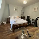 008- S2Premium Location Studio Apartment Central London