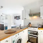 Convenient Studio Near Victoria