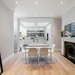 Modern 4 Bedroom Townhouse With Cinema Room In The Heart Of London Se1