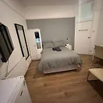 Private Self Contained Studio In The Heart Of Golders Green