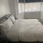 Hameway House- Stunning 4 Bedroom House With A Spacious Kitchen