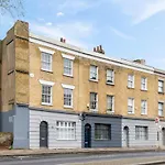 Modern 4 Bedroom Townhouse With Cinema Room In The Heart Of London Se1