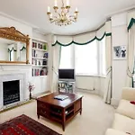 Large 3 Bed Flat In Central Wimbledon