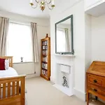 Large 3 Bed Flat In Central Wimbledon