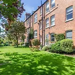 Large 3 Bed Flat In Central Wimbledon