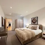 Stylish Apartment In Canary Wharf
