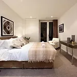 Stylish Apartment In Canary Wharf