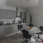 Top Floor Apartment High Street Kensington