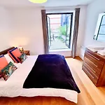 Deluxe Entire Apartment Between Covent Garden And St Pauls Cathedral