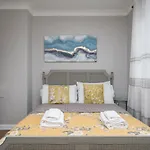 Elegant 3 Bedroom Retreat Minutes From Canary Wharf