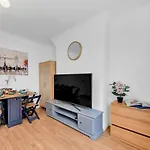 Pass The Keys - Spacious Modern 2Br Flat For 6, 3Min Walk To Hammersmith Station
