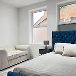Studio Apartment-Studio 1-Tooting