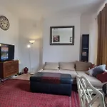 Extra Large One Bedroom Flat With Parking