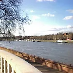 One Bedroom Flat In Chelsea